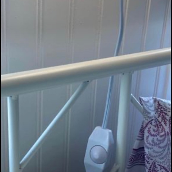 New wall sconce - unused.  Bought two only needed one - Picture 4 of 6